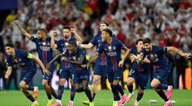 Paris Saint-Germain berhasil mempertahankan gelar juara UEFA Champions League musim ini setelah mengalahkan Arsenal dengan skor 1-1 dalam waktu normal,