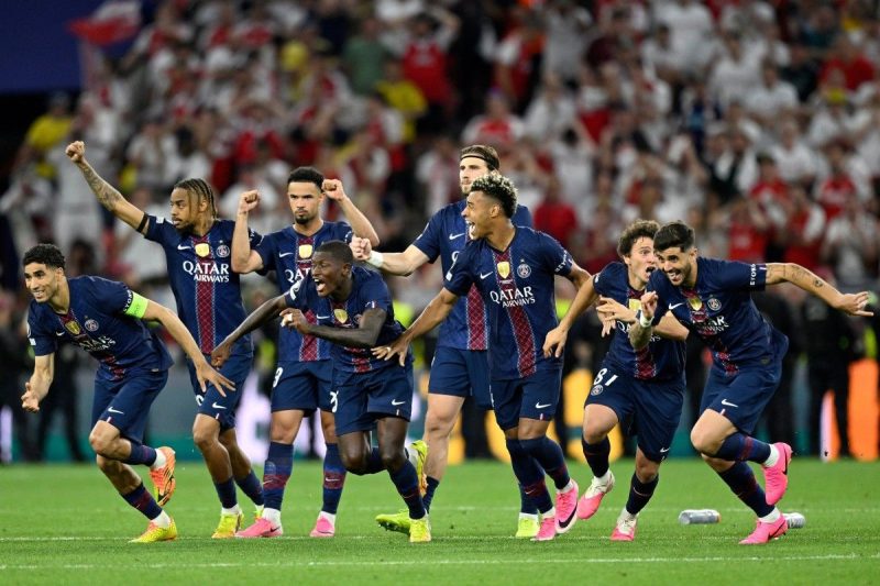 Paris Saint-Germain berhasil mempertahankan gelar juara UEFA Champions League musim ini setelah mengalahkan Arsenal dengan skor 1-1 dalam waktu normal,