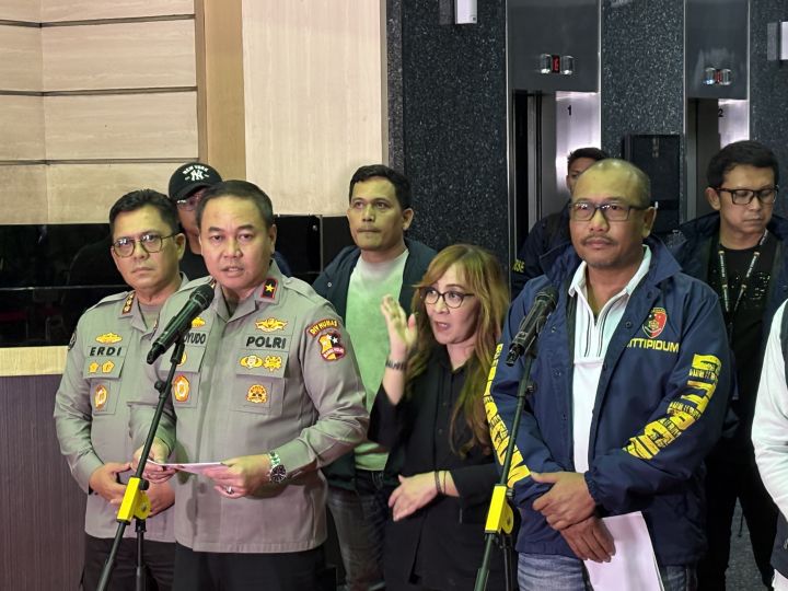Polri mengungkap fakta menarik di balik penggerebekan markas judi online (judol) internasional di kawasan Hayam Wuruk,