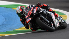 Pembalap Aprilia Racing, Marco Bezzecchi, resmi mendapat hukuman berat dari steward MotoGP. Pembalap asal Italia tersebut dilarang tampil.