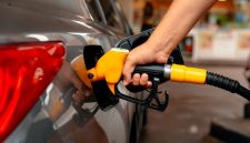 Pemerintah Indonesia kembali menunjukkan komitmen kuat dalam penggunaan energi terbarukan. Setelah sukses menerapkan B40,