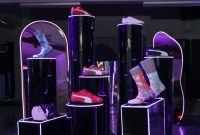 Puma Speedcat Multiverse adalah koleksi terbaru dari Puma yang mengajak setiap orang untuk mengeksplorasi identitas dan gaya mereka melalui sepatu.