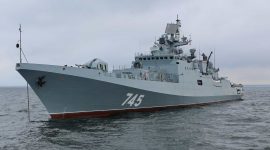 Selat Inggris kembali memanas setelah sebuah kapal perang Rusia menembakkan tembakan peringatan ke arah kapal layar (yacht) berbendera Inggris pada Selasa (16 Juni 2026).