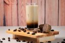 Bagi pecinta kopi, pemilihan pemanis sangat memengaruhi cita rasa minuman. Tiga jenis gula tradisional yang sering dibandingkan adalah gula kelapa,