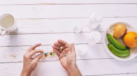 Banyak orang mengonsumsi suplemen setiap hari, tetapi sering kali tidak memperhatikan waktu yang tepat.