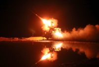 Iran kembali menunjukkan kekuatan militernya di kawasan Teluk Persia dengan melakukan serangkaian aksi yang menargetkan jalur pasokan militer Amerika Serikat.