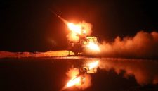 Iran kembali menunjukkan kekuatan militernya di kawasan Teluk Persia dengan melakukan serangkaian aksi yang menargetkan jalur pasokan militer Amerika Serikat.