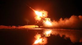 Iran kembali menunjukkan kekuatan militernya di kawasan Teluk Persia dengan melakukan serangkaian aksi yang menargetkan jalur pasokan militer Amerika Serikat.