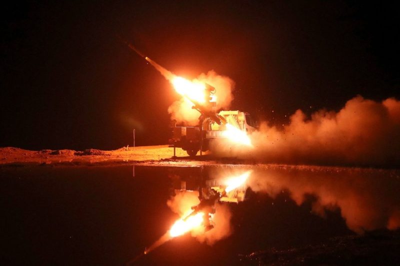 Iran kembali menunjukkan kekuatan militernya di kawasan Teluk Persia dengan melakukan serangkaian aksi yang menargetkan jalur pasokan militer Amerika Serikat.