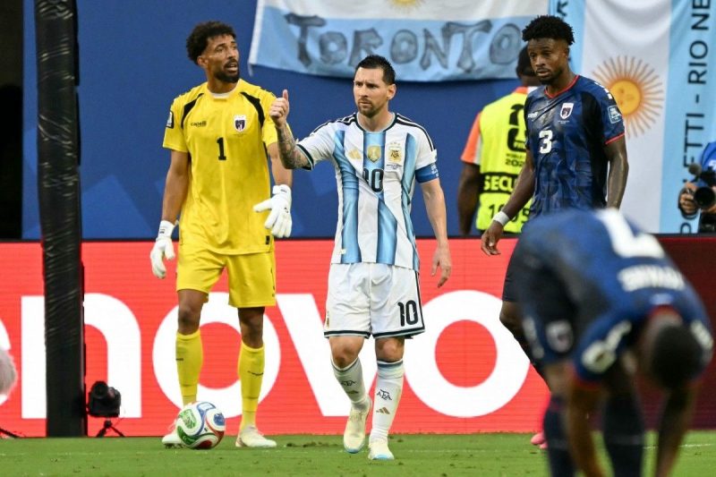 Timnas Argentina berhasil melaju ke babak 16 besar setelah mengalahkan Cape Verde dengan skor 3-2 dalam pertandingan dramatis yang harus ditentukan lewat extra time.