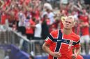 Timnas Norwegia berhasil mencetak kejutan besar dengan mengalahkan Brasil dengan skor 2-1 dalam pertandingan uji coba yang berlangsung sengit.