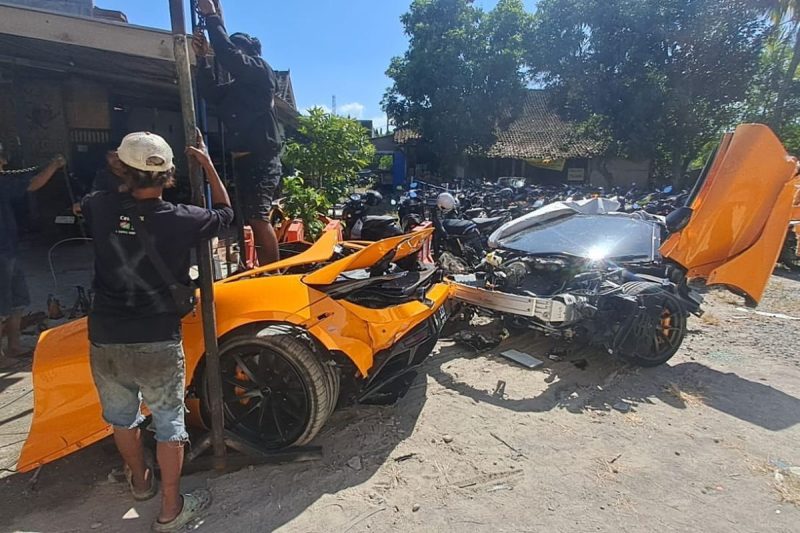 Sebuah kecelakaan mengerikan terjadi pada Rabu dini hari yang melibatkan Andra ST,