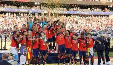 Insiden kontroversial terjadi usai pertandingan Final Piala Dunia 2026. Skuad Argentina yang kalah dari Spanyol dilaporkan membelakangi upacara penghargaan dan pesta juara lawan mereka.