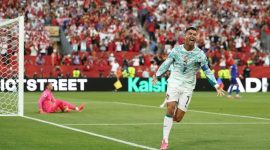 Timnas Portugal berhasil meraih kemenangan dramatis atas Kroasia dengan skor 2-1 dalam laga krusial fase grup.