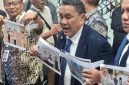 Pengacara kondang Hotman Paris Hutapea angkat bicara soal kasus yang menimpa Febrie Adriansyah,