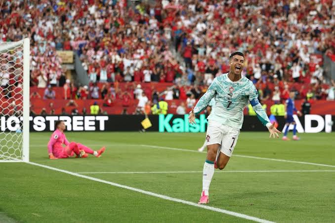 Timnas Portugal berhasil meraih kemenangan dramatis atas Kroasia dengan skor 2-1 dalam laga krusial fase grup.