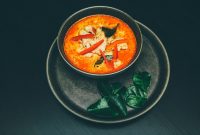 Bagi banyak orang, makanan pedas adalah sumber kepuasan tersendiri. Sensasi panas di lidah sering kali membuat hidangan terasa lebih hidup.