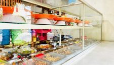 Warteg atau Warung Tegal sudah lama menjadi bagian tak terpisahkan dari kehidupan sehari-hari masyarakat kota.