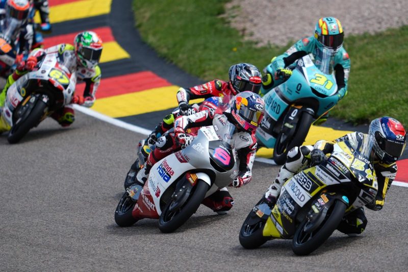 Pembalap Indonesia Veda Ega Pratama berhasil mempertahankan posisi keenam klasemen sementara Moto3 2026 setelah finis di urutan kesembilan pada Grand Prix Inggris di Sirkuit Silverstone,