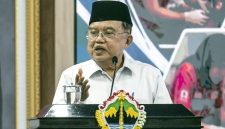 Pernyataan bahwa kepala daerah tidak boleh hanya menunggu transfer dana dari pusat kembali mengemuka dalam diskusi publik.