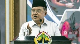 Pernyataan bahwa kepala daerah tidak boleh hanya menunggu transfer dana dari pusat kembali mengemuka dalam diskusi publik.