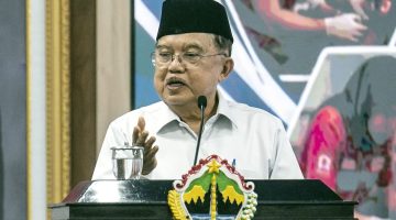 Pernyataan bahwa kepala daerah tidak boleh hanya menunggu transfer dana dari pusat kembali mengemuka dalam diskusi publik.