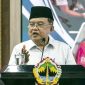 Pernyataan bahwa kepala daerah tidak boleh hanya menunggu transfer dana dari pusat kembali mengemuka dalam diskusi publik.