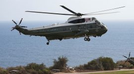 Helikopter kepresidenan Amerika Serikat Marine One yang membawa Presiden Donald Trump sempat berada terlalu dekat dengan sebuah pesawat penumpang yang baru lepas landas dari Bandara Nasional Ronald Reagan,