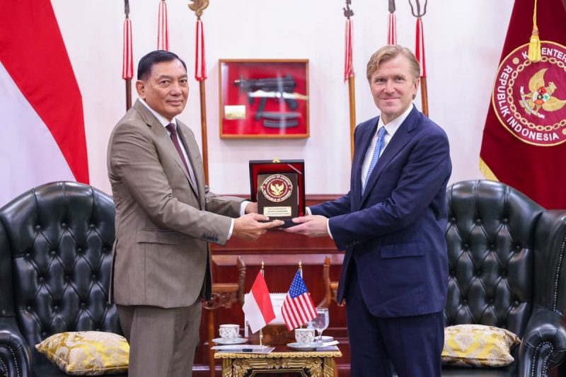 Menteri Pertahanan RI Sjafrie Sjamsoeddin menerima kunjungan US Under Secretary of War for Policy, Elbridge A. Colby,