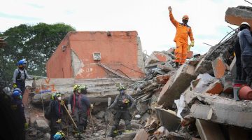 Badan Nasional Penanggulangan Bencana (BNPB) memastikan satu orang meninggal dunia akibat gempa magnitudo 7,7 yang mengguncang wilayah Flores,