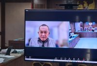 Mantan Wakil Kepala Badan Gizi Nasional (BGN) Lodewyk Pusung mengungkap rangkaian peristiwa yang dialaminya menjelang pencopotan jabatan dan penangkapan oleh Kejaksaan Agung (Kejagung).