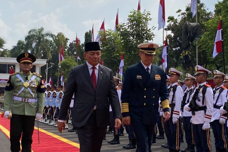 Menteri Pertahanan RI Sjafrie Sjamsoeddin menerima kunjungan kehormatan Menteri Pertahanan China Laksamana Dong Jun di Kantor Kementerian Pertahanan (Kemhan),