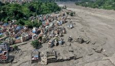 Banjir bandang dahsyat menerjang kawasan perbatasan Nepal dan Tibet pada Rabu, 26 Agustus 2026. Bencana ini menewaskan sedikitnya 157 orang di Nepal,