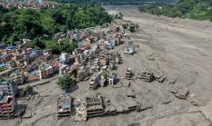 Banjir Bandang Nepal–Tibet Tewaskan Ratusan, Ratusan Wisatawan Masih Hilang