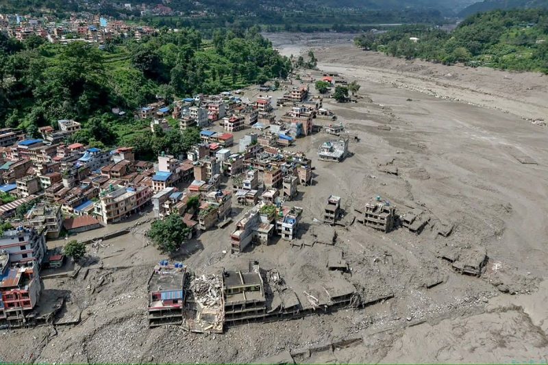 Banjir bandang dahsyat menerjang kawasan perbatasan Nepal dan Tibet pada Rabu, 26 Agustus 2026. Bencana ini menewaskan sedikitnya 157 orang di Nepal,