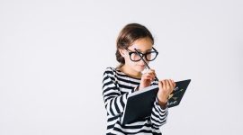 Kemampuan problem solving tidak muncul begitu saja. Anak perlu belajar bahwa menghadapi kebuntuan adalah bagian normal dari proses belajar,