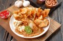 Batagor, makanan khas Jawa Barat asal Bandung, berhasil menduduki peringkat pertama sebagai camilan terbaik di Indonesia versi TasteAtlas.