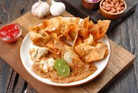 Batagor, makanan khas Jawa Barat asal Bandung, berhasil menduduki peringkat pertama sebagai camilan terbaik di Indonesia versi TasteAtlas.