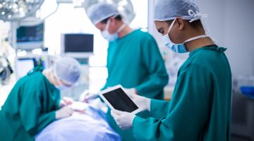 Rekomendasi Pengurus Besar Ikatan Dokter Indonesia (PB IDI) mengenai standar pendapatan minimum dokter kembali memicu diskusi publik.
