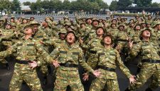 Perbedaan keterangan muncul terkait status kepegawaian manajer Koperasi Desa/Kelurahan Merah Putih (Kopdes Merah Putih).