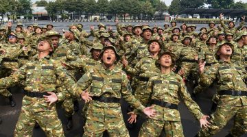 Perbedaan keterangan muncul terkait status kepegawaian manajer Koperasi Desa/Kelurahan Merah Putih (Kopdes Merah Putih).