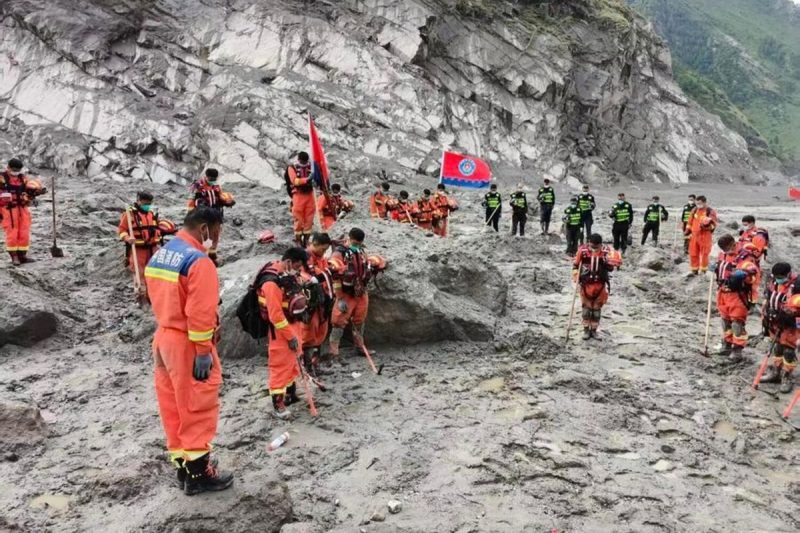 Sebuah kisah mengejutkan datang dari Nepal yang tengah berduka akibat banjir bandang dahsyat.