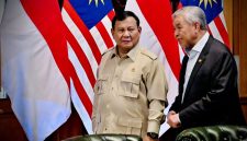 Presiden Prabowo Subianto resmi menerima tawaran bantuan dari Malaysia untuk menangani kebakaran hutan dan lahan (karhutla) yang tengah terjadi di Kalimantan.