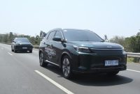 PT Sokonindo Automobile, agen pemegang merek DFSK di Indonesia, resmi mengumumkan harga jual DFSK E5 Plus pada ajang GIIAS 2026.