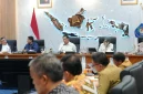 Menteri Dalam Negeri Muhammad Tito Karnavian menggelar rapat koordinasi bersama Menteri Perumahan dan Kawasan Permukiman Maruarar Sirait serta para kepala daerah se-Provinsi Papua Pegunungan di Kantor Kemendagri,