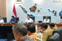 Menteri Dalam Negeri Muhammad Tito Karnavian menggelar rapat koordinasi bersama Menteri Perumahan dan Kawasan Permukiman Maruarar Sirait serta para kepala daerah se-Provinsi Papua Pegunungan di Kantor Kemendagri,