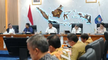 Menteri Dalam Negeri Muhammad Tito Karnavian menggelar rapat koordinasi bersama Menteri Perumahan dan Kawasan Permukiman Maruarar Sirait serta para kepala daerah se-Provinsi Papua Pegunungan di Kantor Kemendagri,