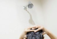 Pernahkah Anda tiba-tiba mendapat ide bagus saat sedang mandi? Solusi masalah yang sejak tadi buntu justru muncul di antara guyuran air hangat.