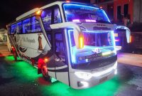 Lampu strobo LED semakin sering terlihat pada bus-bus modifikasi di Indonesia.