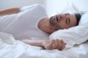 Banyak orang menganggap dengkuran saat tidur sebagai hal biasa.